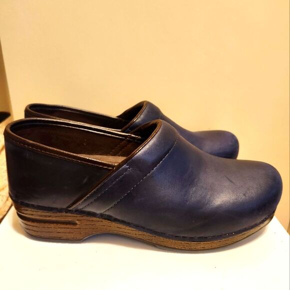 Dansko® XP Dark Navy Blue Leather Closed Back Clogs sz.10/40 Ret. $160 - Picture 1 of 8